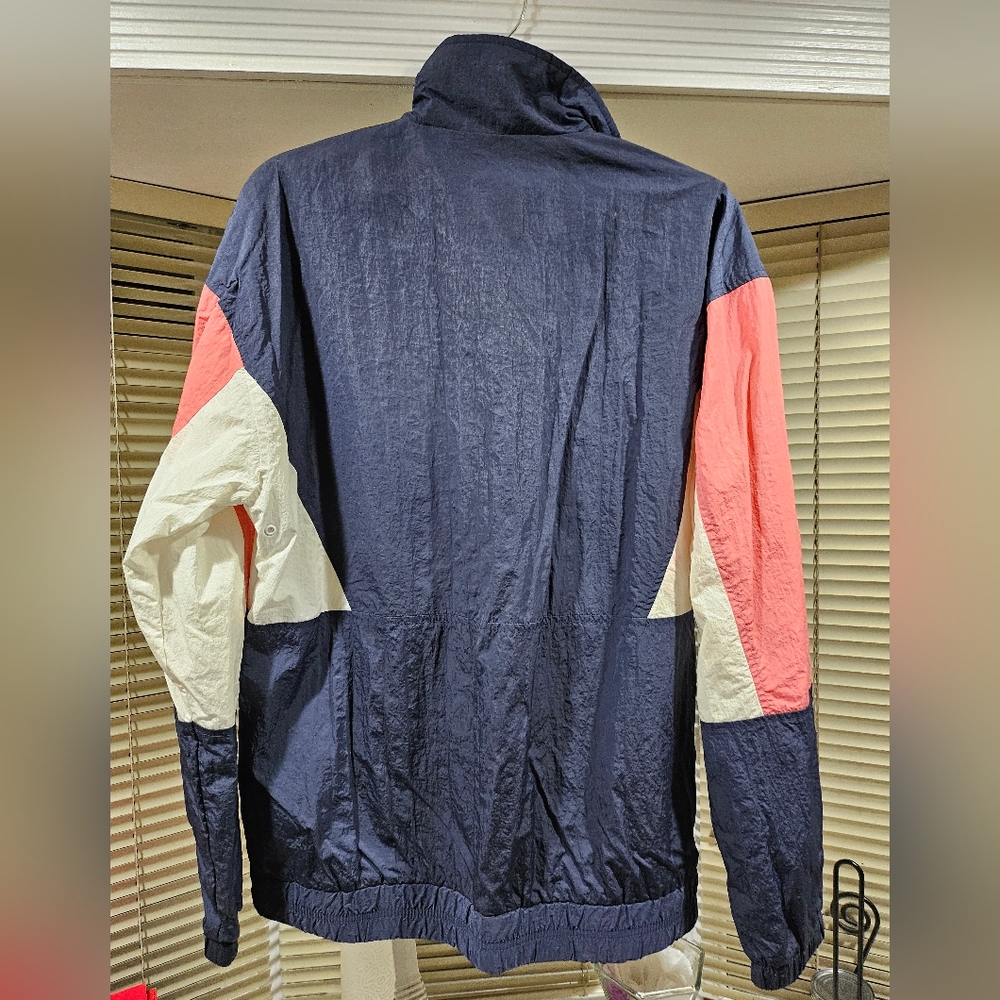 Hollister Lightweight Windbreaker for Womens - Picture 5 of 5